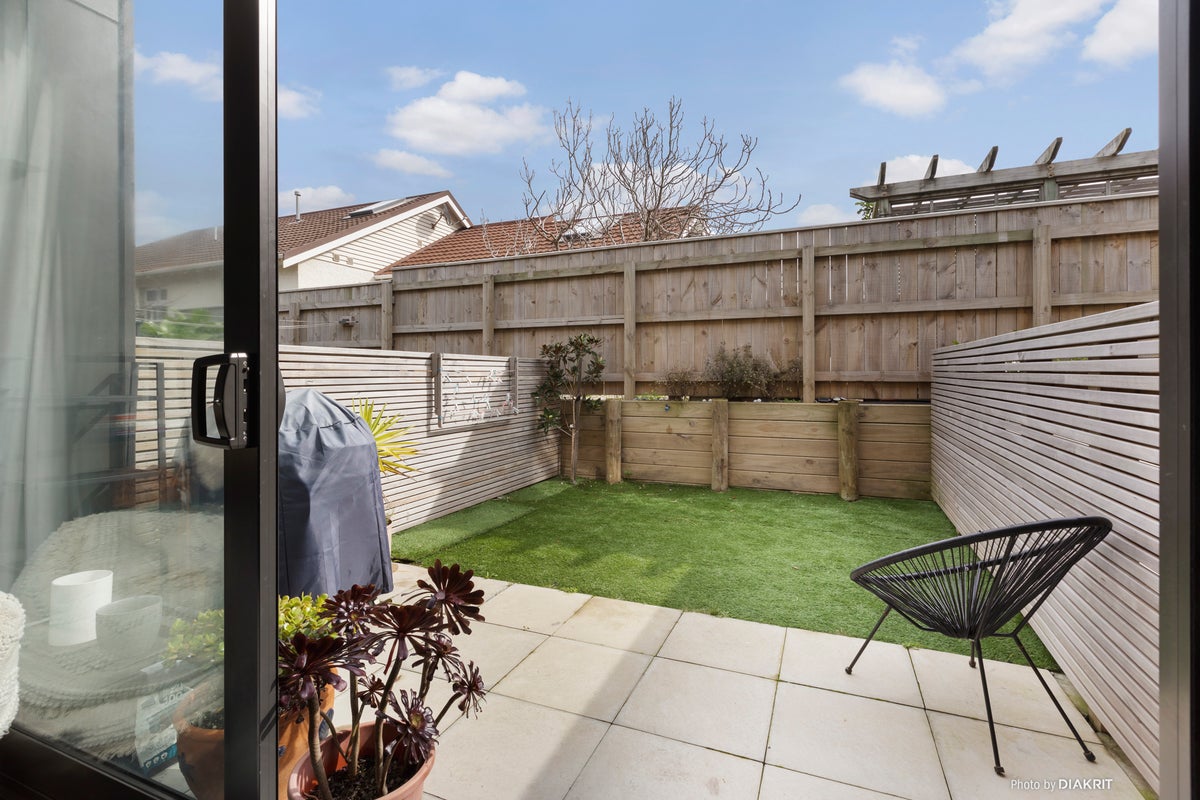 8/20 Trent Street, Island Bay, Wellington - Carousel 2