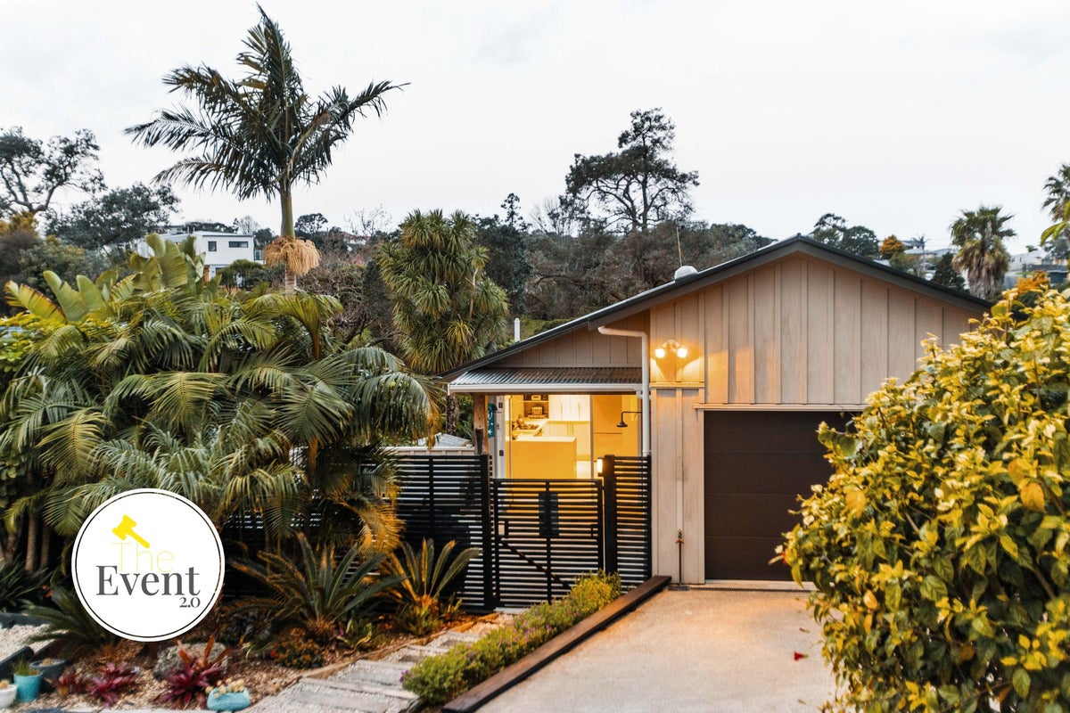 12 Sealy Road, Torbay, Auckland - Carousel 2