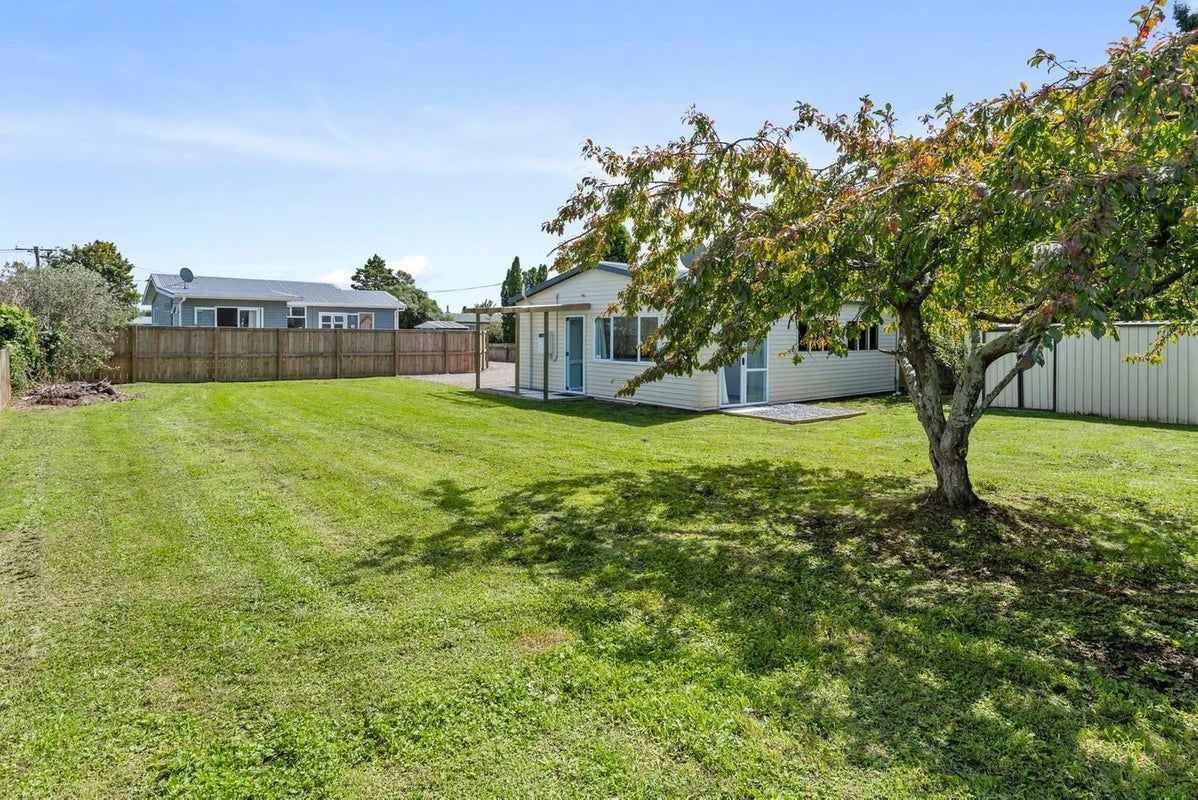 8 Charles Road, Hannahs Bay, Rotorua - Carousel 1