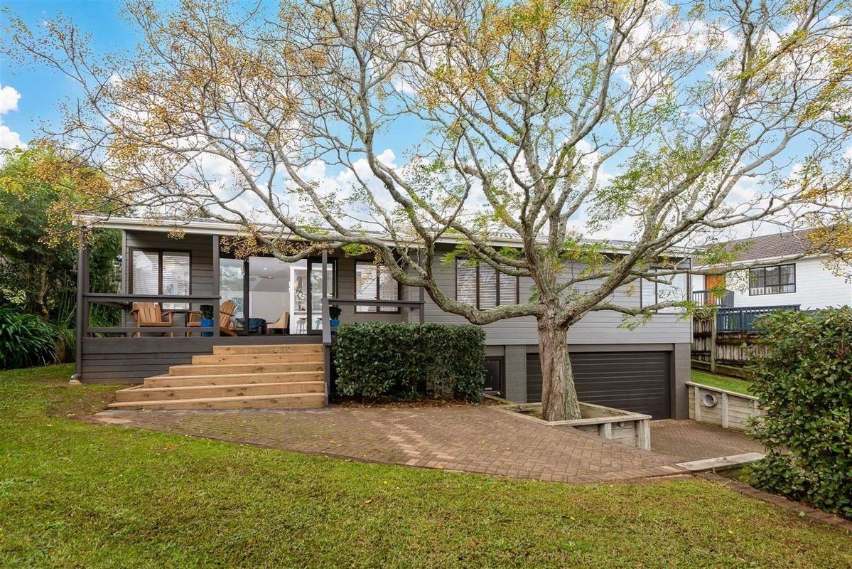 17 Orinda Close, Botany Downs, Auckland - Carousel 2