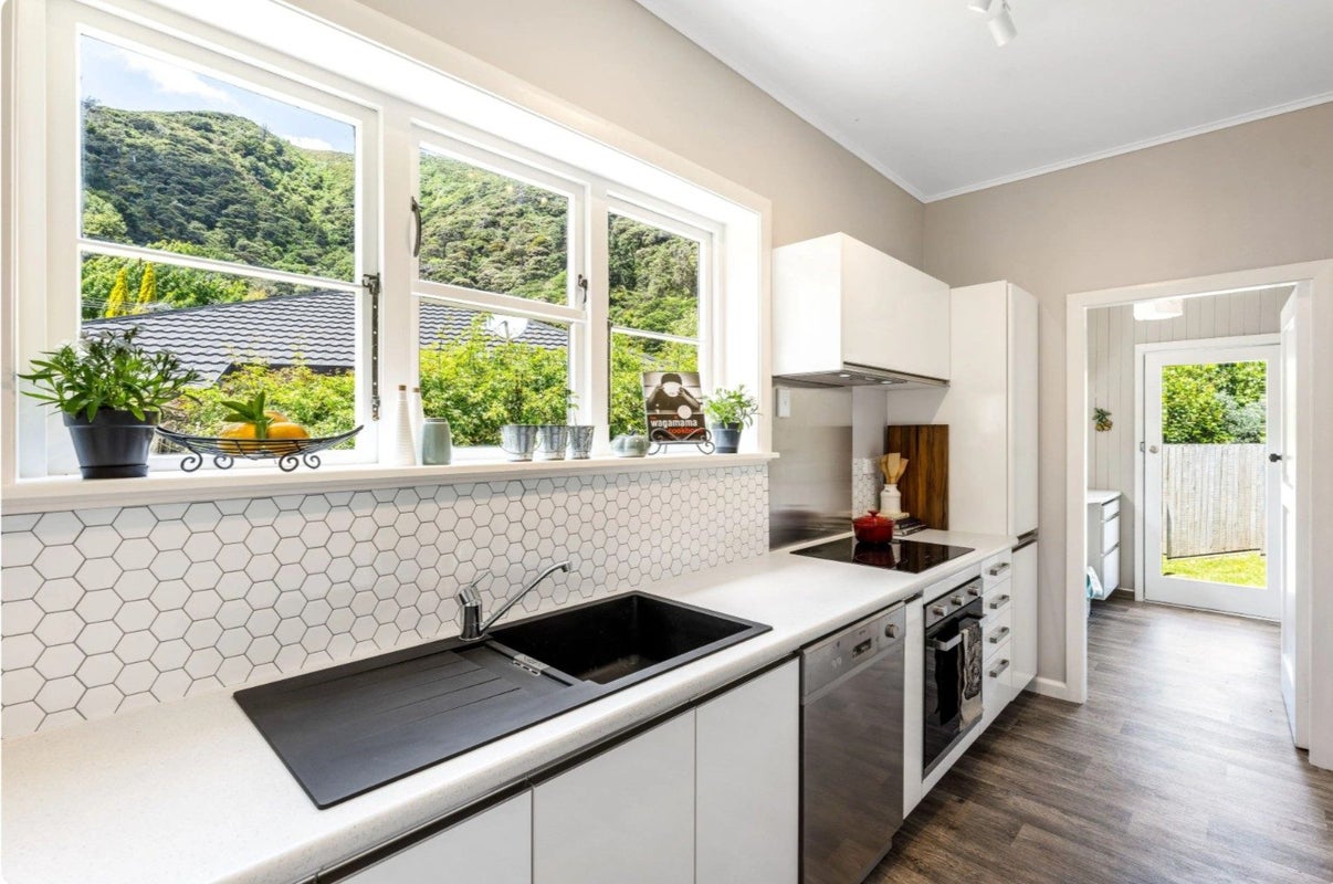 2/16 Tyndall Street, Waiwhetu, Lower Hutt - Carousel 2