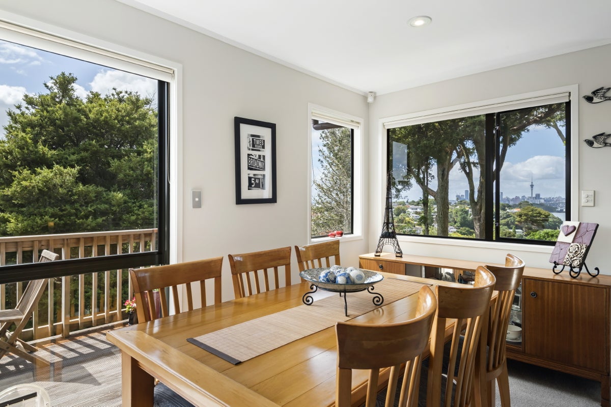 32A Seaview Avenue, Northcote, Auckland - Carousel 1