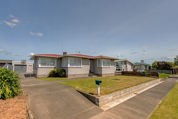 28 Holdsworth Avenue, Milson, Palmerston North - Carousel 1