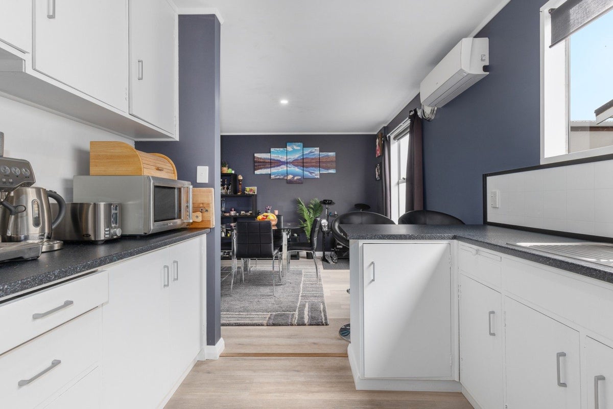3/3 School Road, Plimmerton, Porirua - Carousel 2