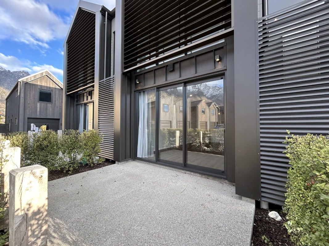 10 Ryan Loop, Jacks Point, Queenstown - Carousel 1