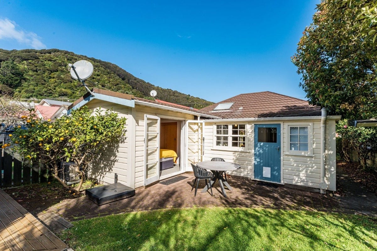 26 Kauri Street, Eastbourne, Lower Hutt - Carousel 1
