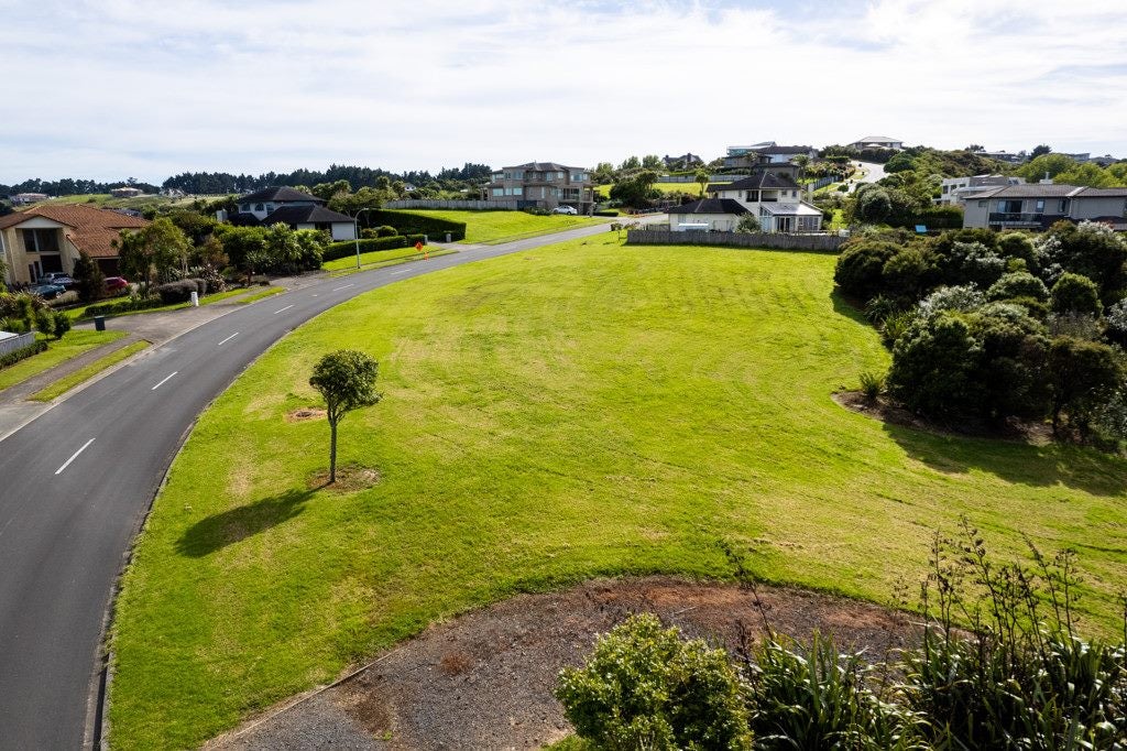 24 Sovereign Street, Flat Bush, Auckland - Carousel 8