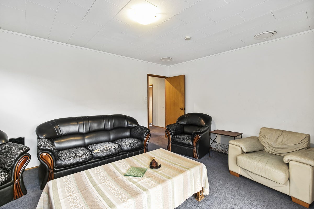 1/12 Chamade Place, Clover Park, Auckland - Carousel 2