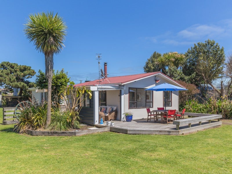 657 Waitarere Beach Road, Waitarere Beach, Levin - Carousel 1