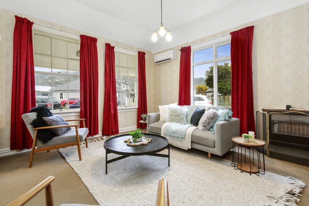 14 Oxford Street, Tawa, Wellington - Carousel 2
