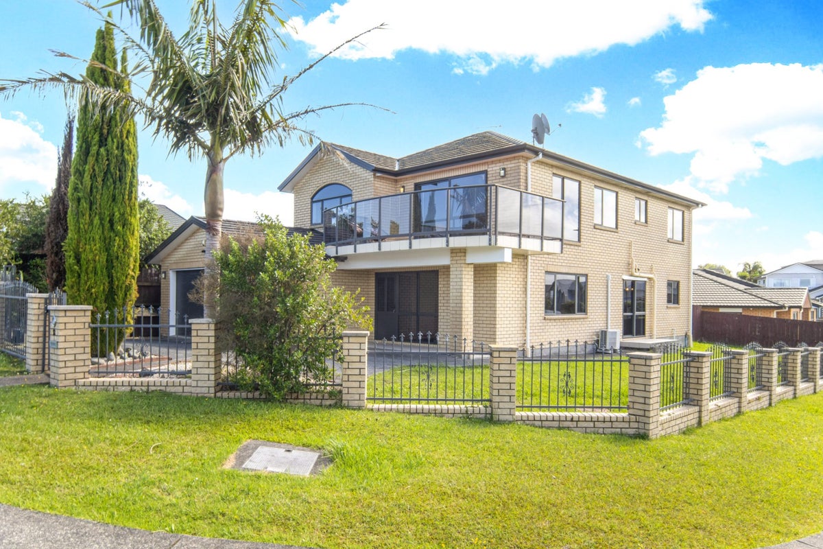 12 Bonny Crescent, Westgate, Waitakere City, Auckland - Carousel 2