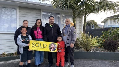 73 Friesian Drive, Mangere, Auckland - Carousel 1