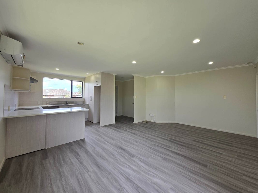3 Piriti Place, Weymouth, Auckland - Carousel 1