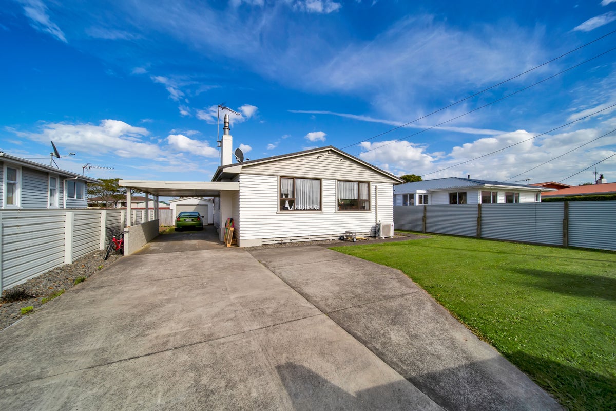 13 Bone Crescent, Hawera - Carousel 2