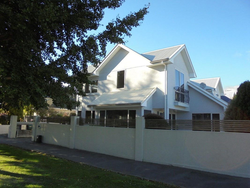 92 HALIFAX Street East, The Wood, NELSON - Carousel 2