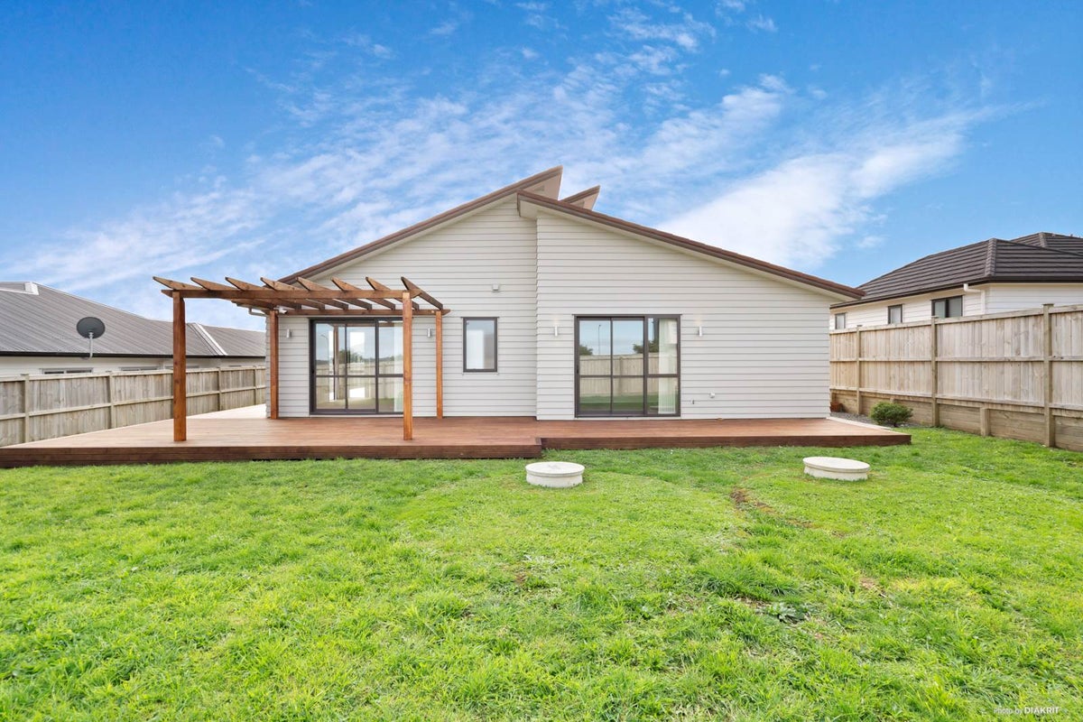 65 Seventh View Avenue, Beachlands, Auckland - Carousel 2