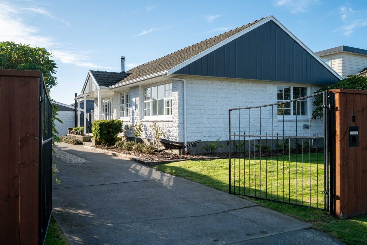 8 Denise Crescent, Hornby, Christchurch - Carousel 1
