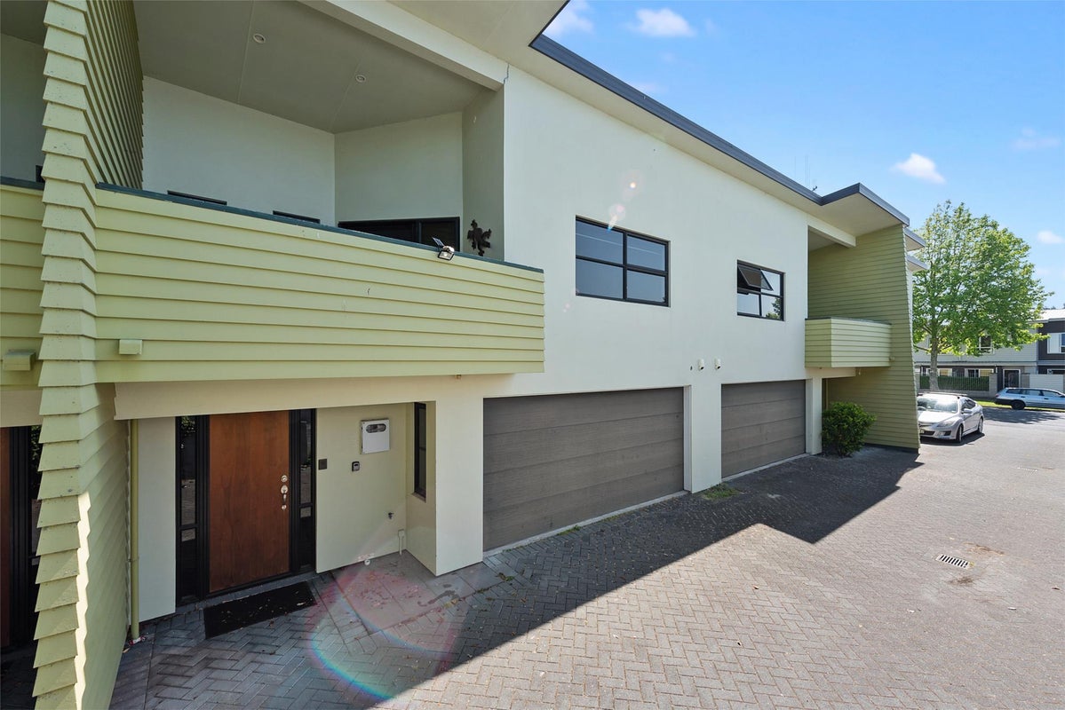 19C Edgecumbe Street, Whitiora, Hamilton - Carousel 1