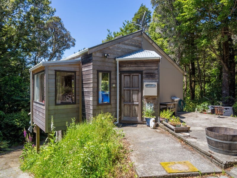 92 Avro Road, Blue Mountains, Upper Hutt - Carousel 2