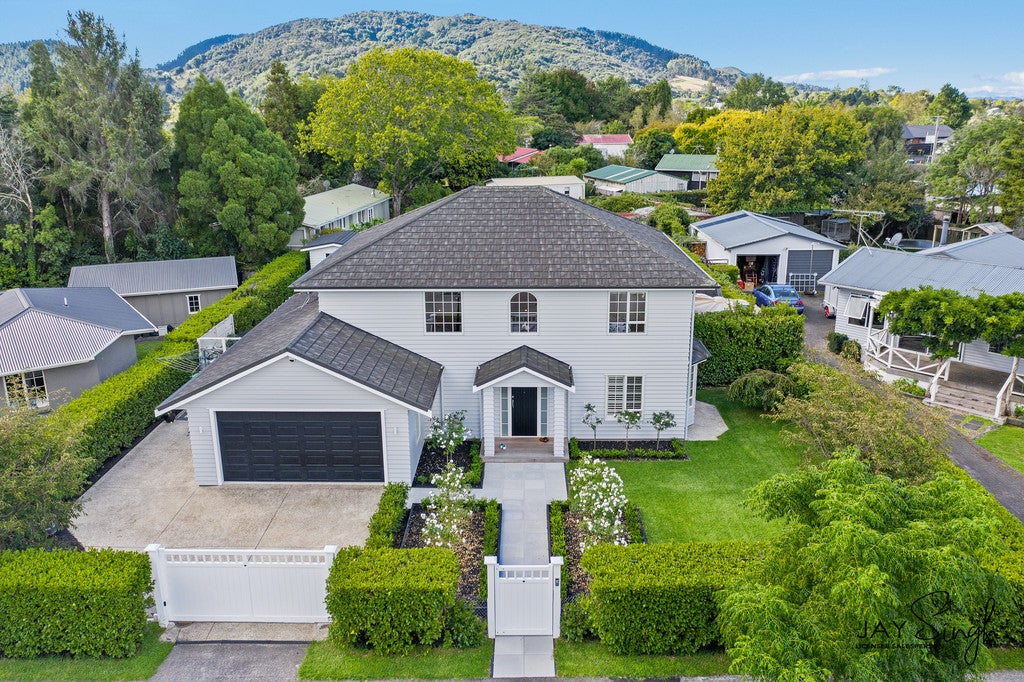 4 Hyde Road, Clevedon - Carousel 1