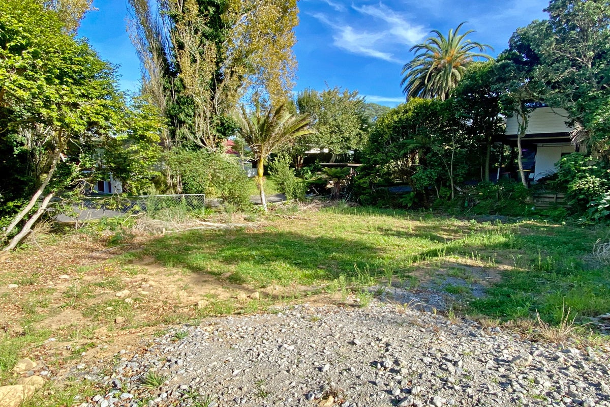 10 Awanui Street, Merrilands, New Plymouth - Carousel 2