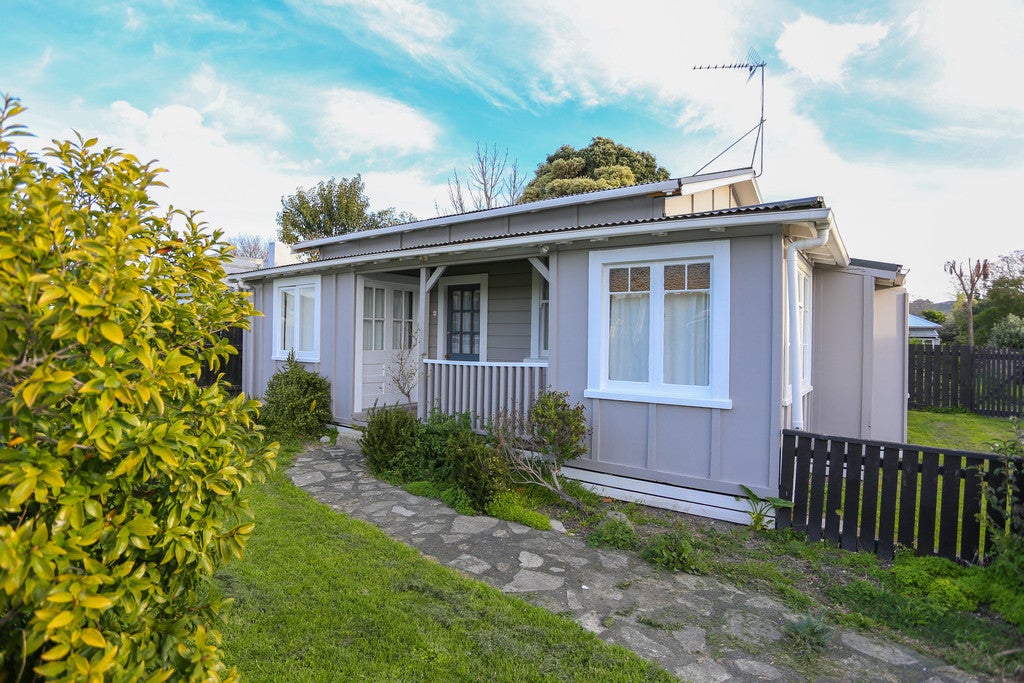 3 Daphne Street, Outer Kaiti, Gisborne - Carousel 1