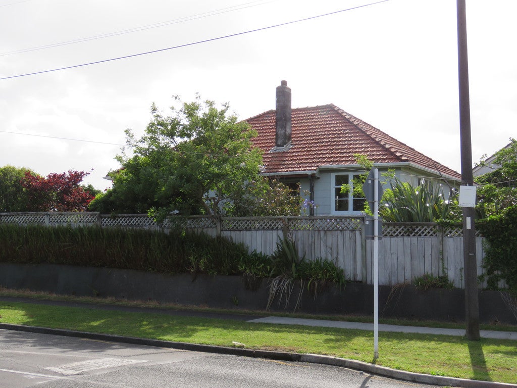 62 Omata Road, Marfell, New Plymouth - Carousel 2
