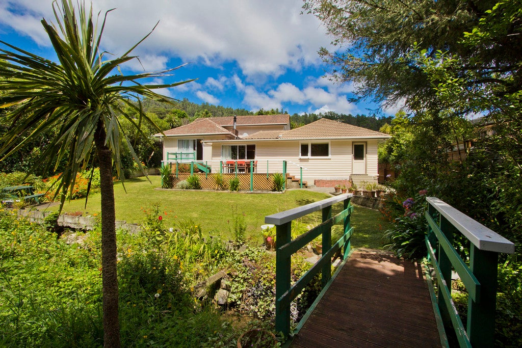 71 Kamahi Street, Stokes Valley, Lower Hutt - Carousel 1