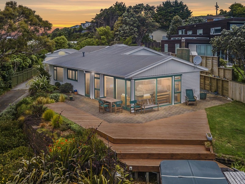 21 Taupo Crescent, Plimmerton, Porirua - Carousel 1