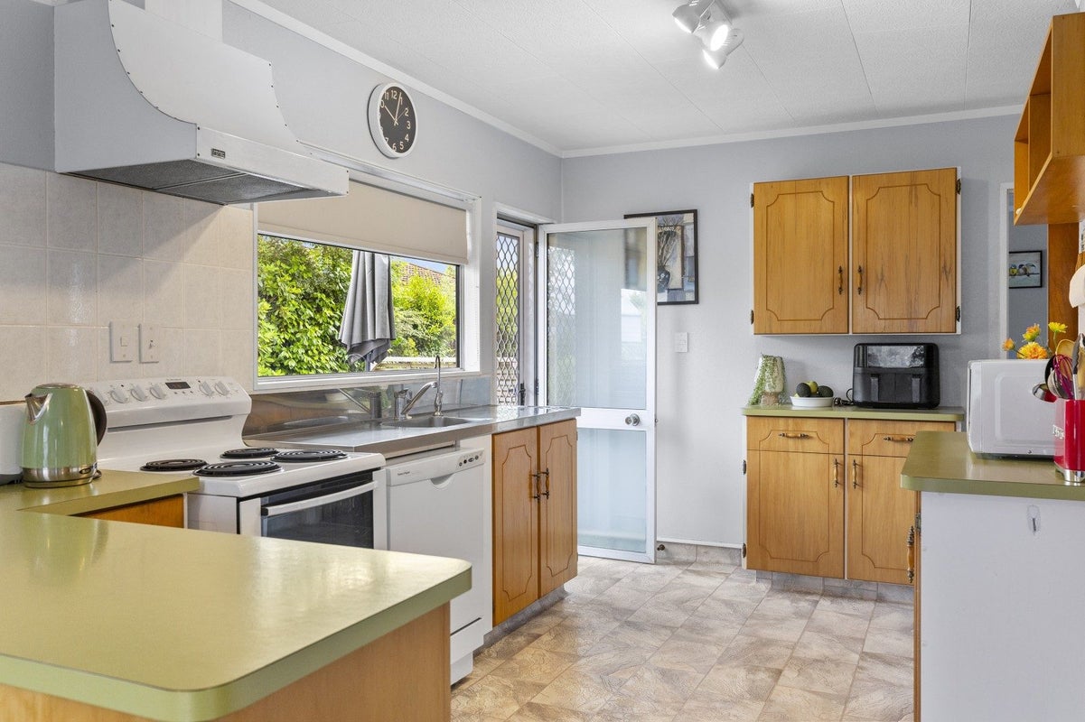 29 Arthur Crescent, Hilltop, Taupo - Carousel 2