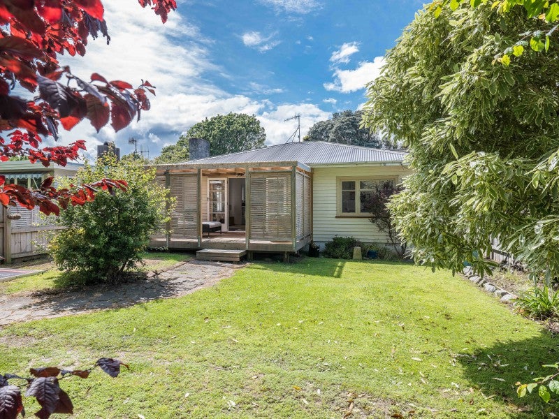14 Alexander Road, Raumati Beach, Paraparaumu - Carousel 1