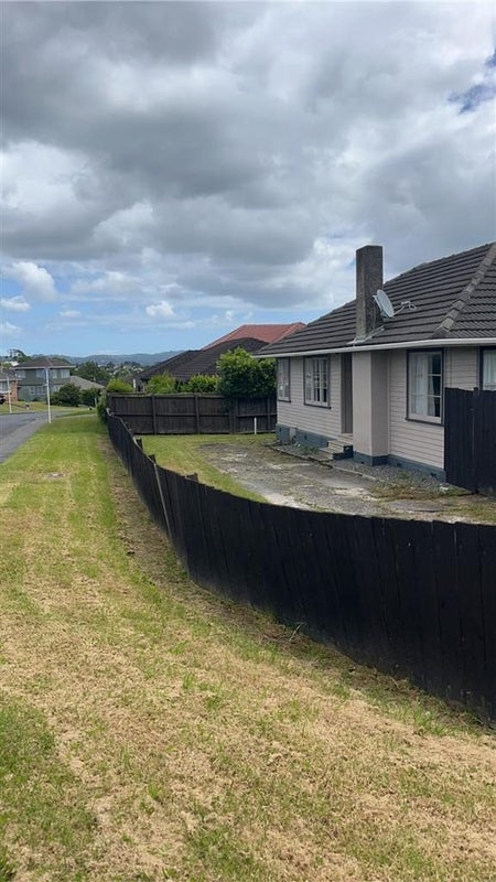 12 Strid Road, Te Atatu South, Auckland - Carousel 1