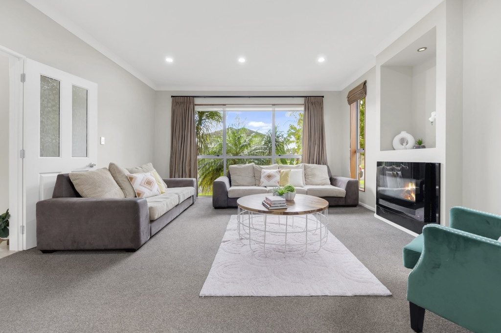 19 Gibbston Crescent, Flat Bush, Auckland - Carousel 2