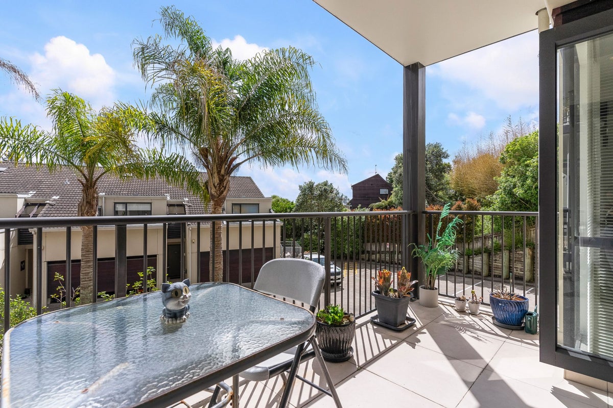 A103/525 East Coast Road, Pinehill, Auckland - Carousel 1