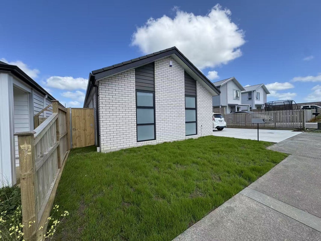 10 Enchantment Lane, Karaka, Papakura - Carousel 18