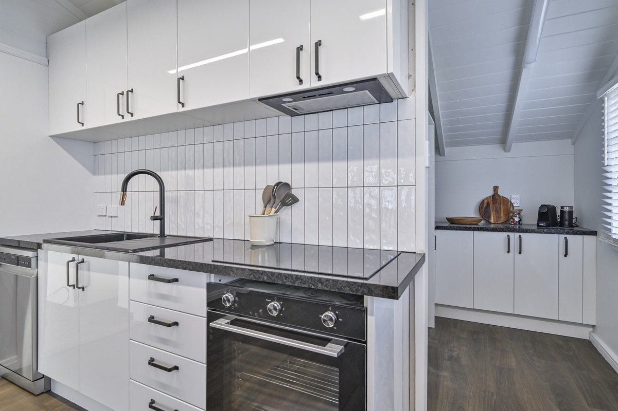 709 Queen Street West, Saint Leonards, Hastings - Carousel 2