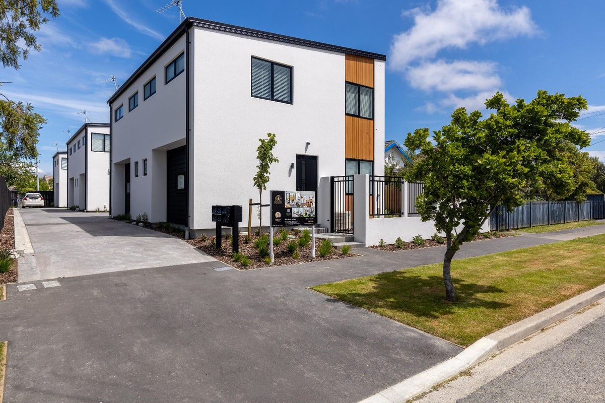 2/14 Crohane Place, Addington, Christchurch - Carousel 2