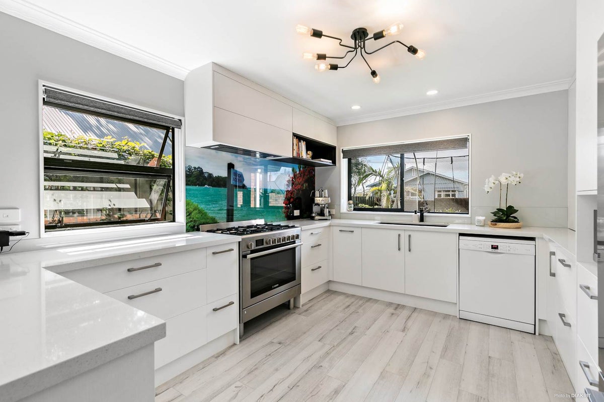 21 St Andrews Road, Epsom, Auckland - Carousel 2