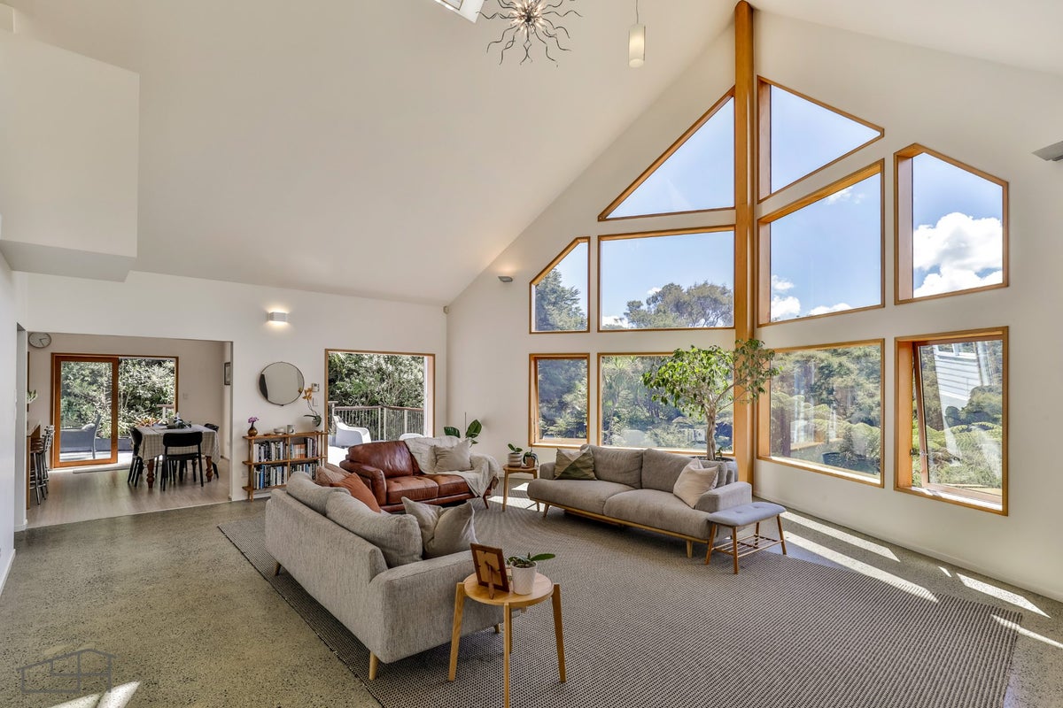 184 Laingholm Drive, Titirangi, Auckland - Carousel 2