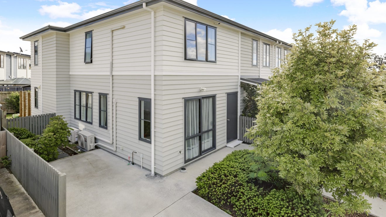 65 Saddleback Crescent, Papakura, Papakura - Carousel 1