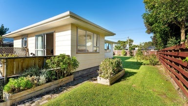 84 Atkinson Avenue, Otaki Beach, Otaki - Carousel 1
