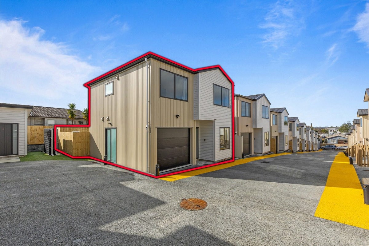 11/116 Colwill Road, Massey, Auckland - Carousel 2