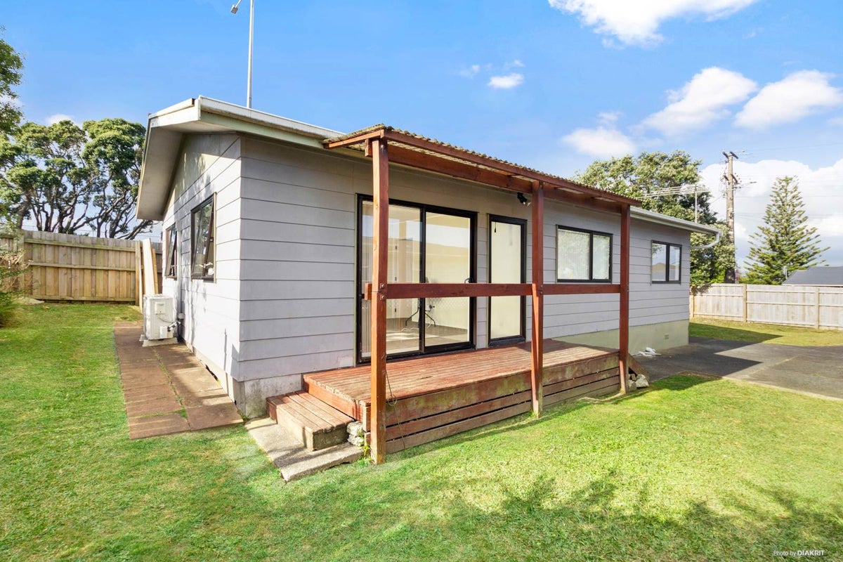 2/3368 Great North Road, Glen Eden, Auckland - Carousel 1