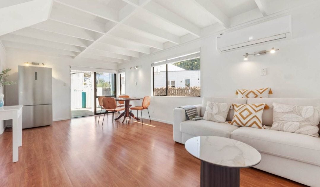 2/2 Blockhouse Bay Road, Avondale, Auckland - Carousel 2