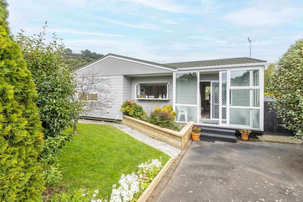 184A Raumati Road, Raumati Beach, Paraparaumu - Carousel 1