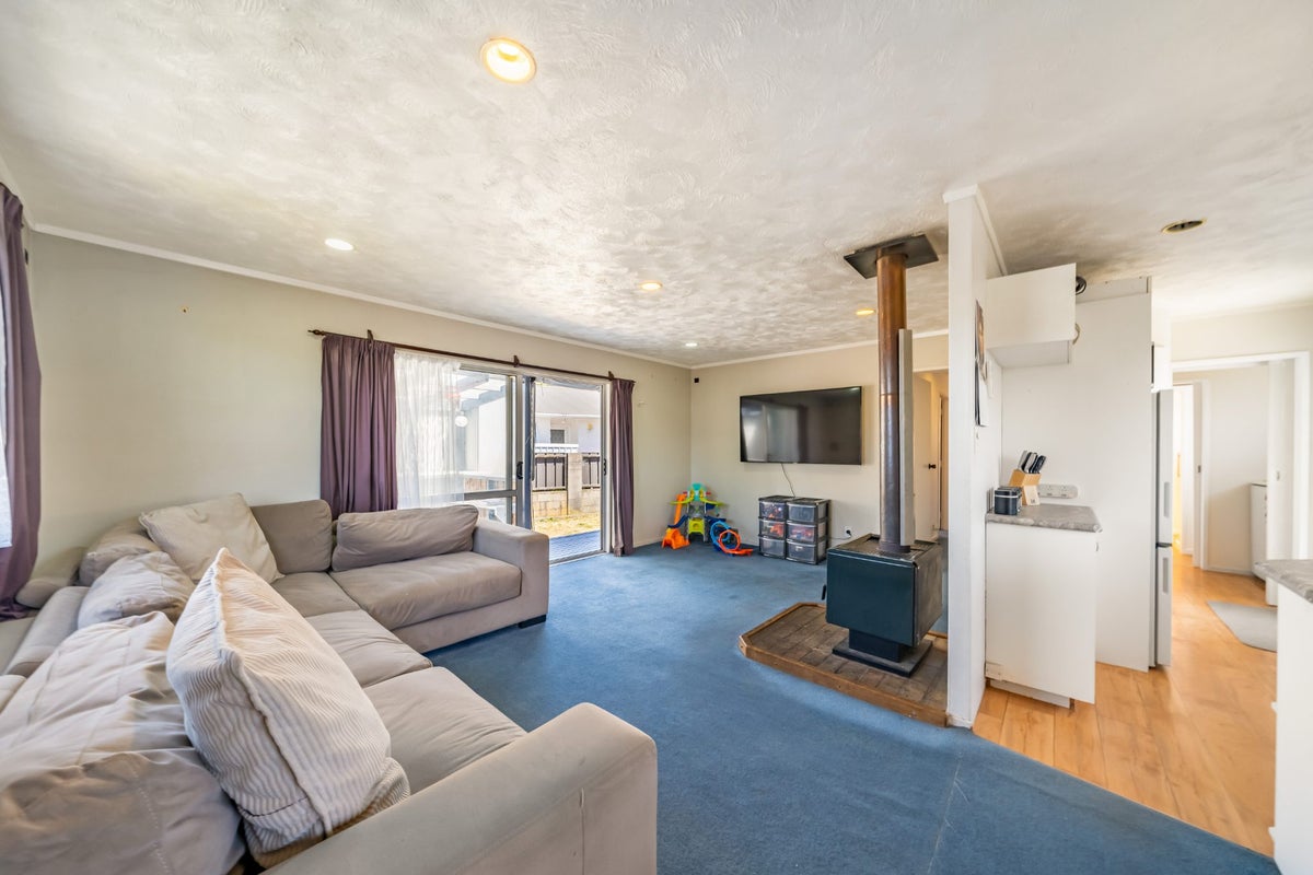 47 Hartford Crescent, Totara Park, Upper Hutt - Carousel 2