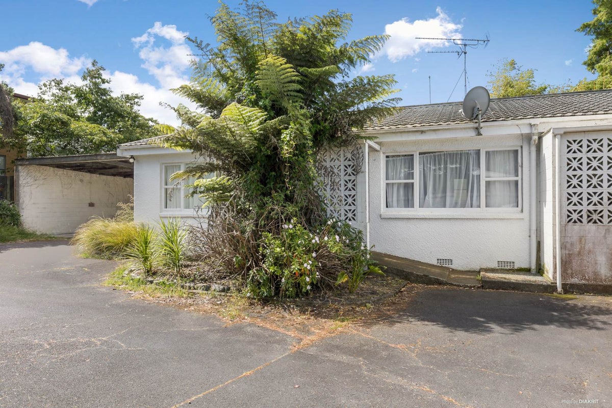 2/12 Kings Road, Panmure, Auckland - Carousel 1