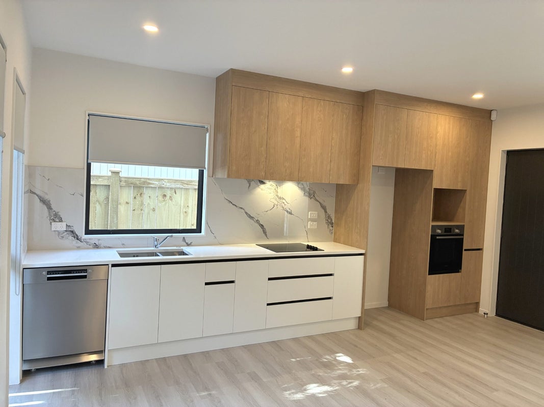 11E Glenfinn Place, Massey, Auckland - Carousel 2