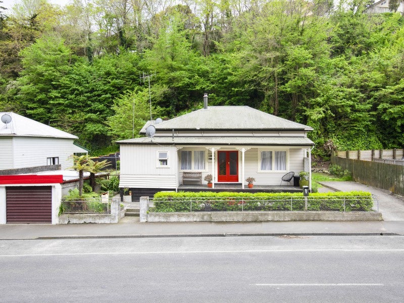 99 Shakespeare Road, Bluff Hill, Napier - Carousel 1