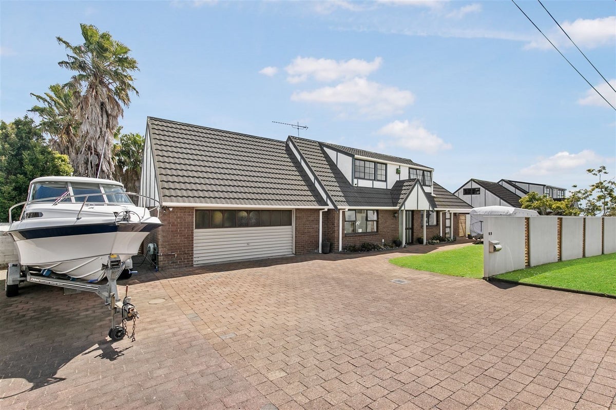 1/11 Takutai Avenue, Bucklands Beach, Auckland - Carousel 1